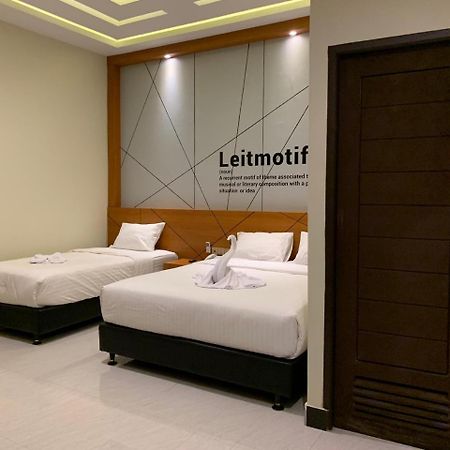 Bless Hotels Sintang Buitenkant foto