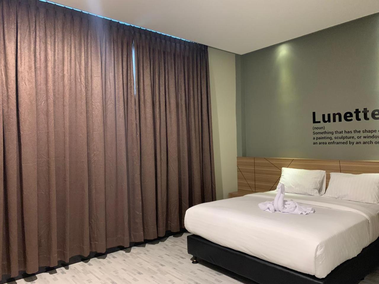 Bless Hotels Sintang Buitenkant foto