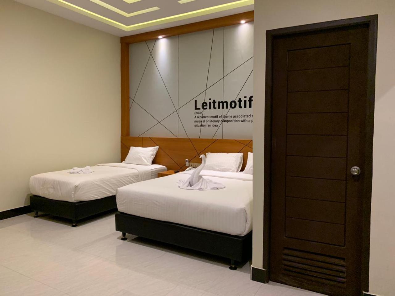 Bless Hotels Sintang Buitenkant foto