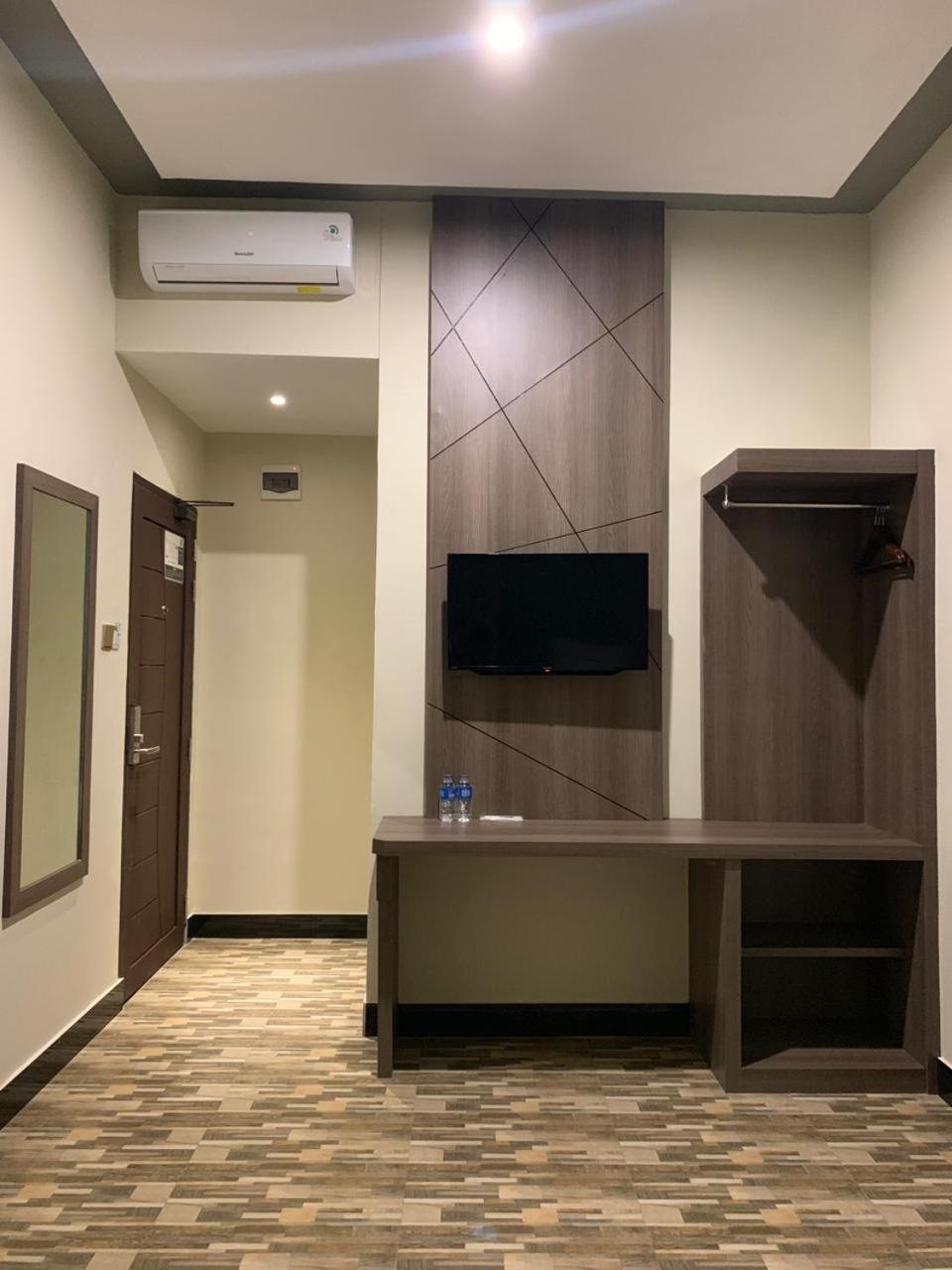 Bless Hotels Sintang Buitenkant foto